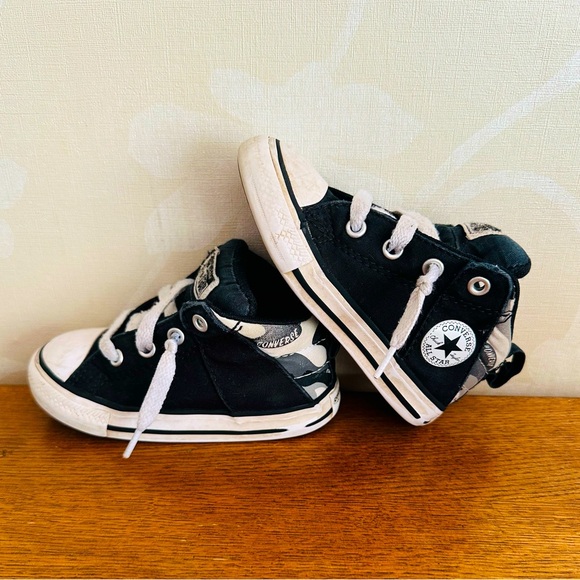 Converse Chuck Taylor All Star Axel Sneaker - Picture 1 of 4